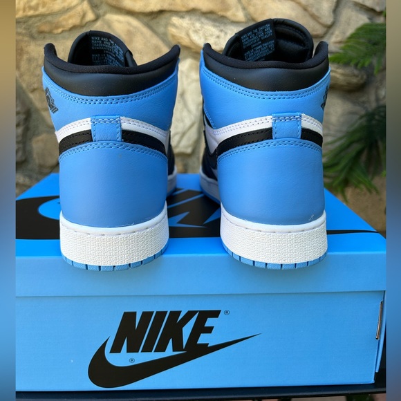 Air Jordan 1 High “UNC Toe” Size 6Y - Picture 3 of 10
